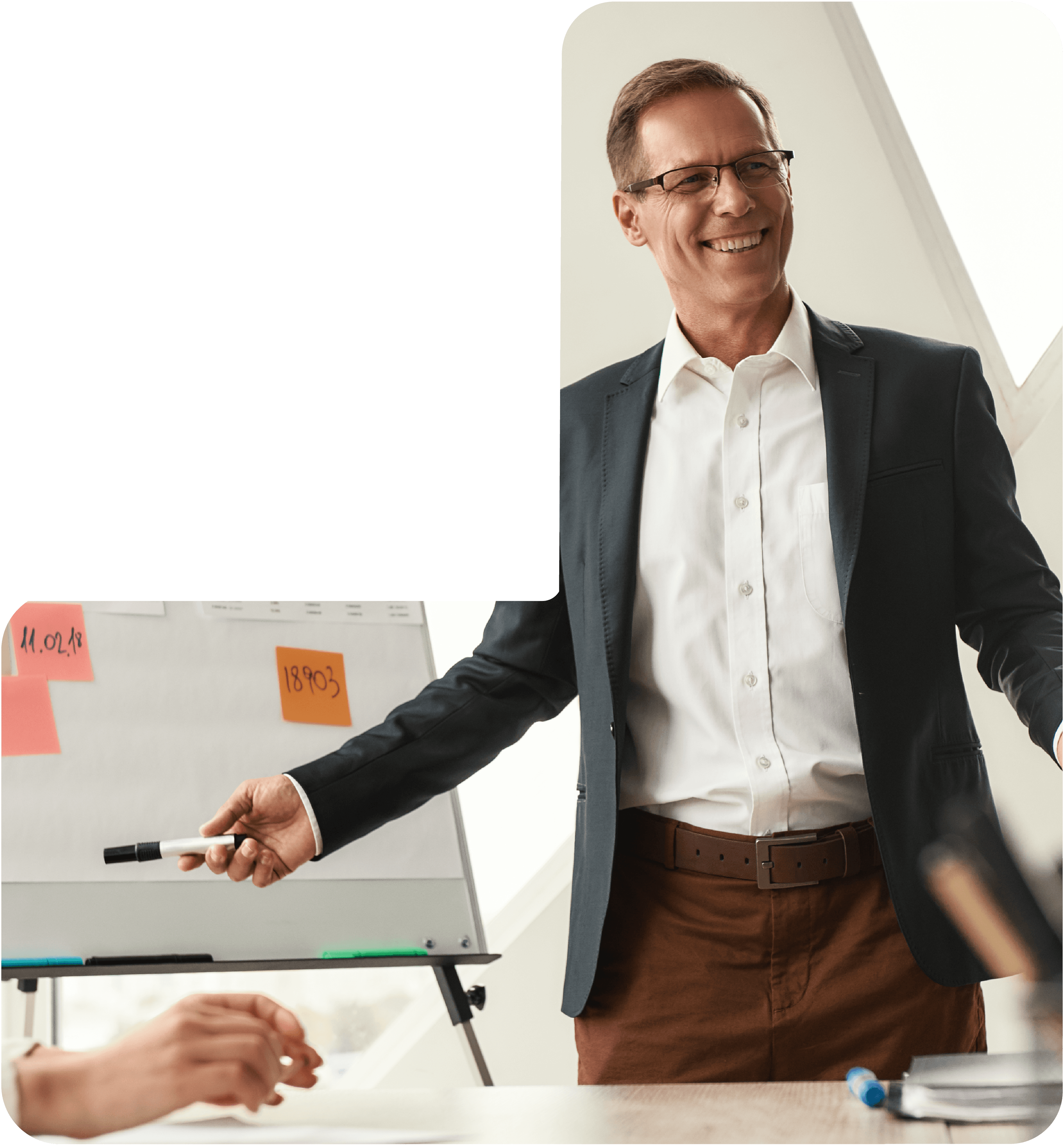 Profesionales planificando el crecimiento de la empresa con SCORING